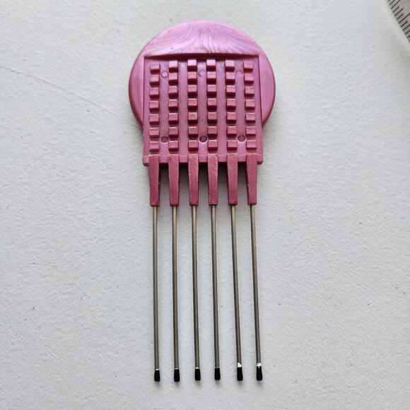 Vintage Mebco Hair Pick Pink Hair Lift - Picture 2 of 3